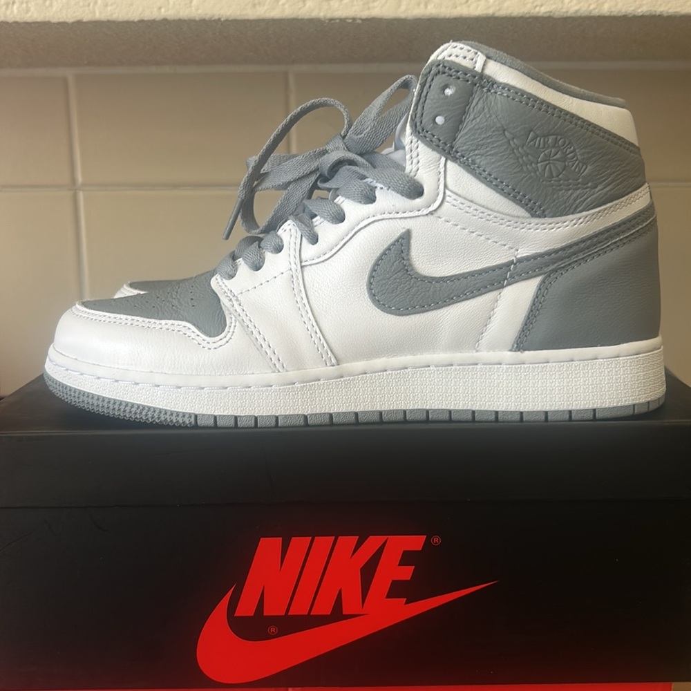 Nike Air Jordan 1 Retro High OG 'Stealth' - Picture 3 of 4